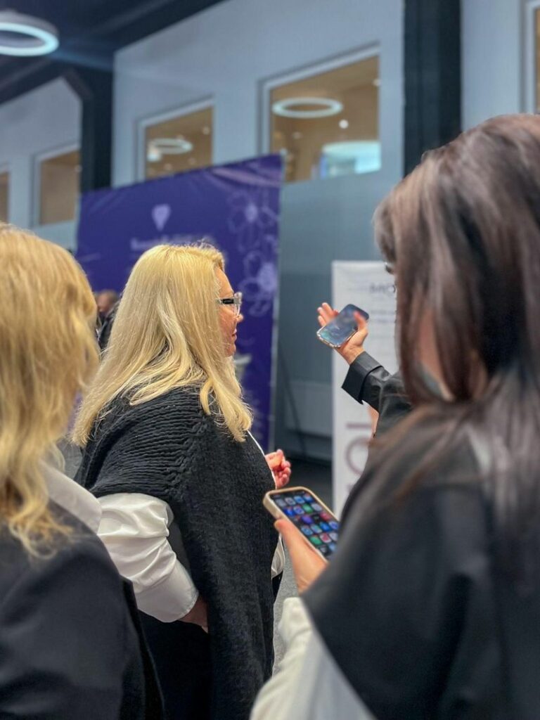 Жінка бізнес АІ участь Lux Vision